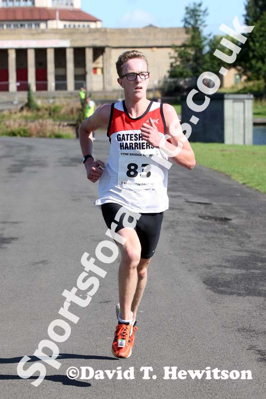 Dan Johnson (Gateshead) 5th in the Tyne Bridge Harriers Exhibition Park 5k, Newcastle.